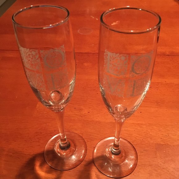 Two wine glasses with LOVE design - Picture 1 of 2